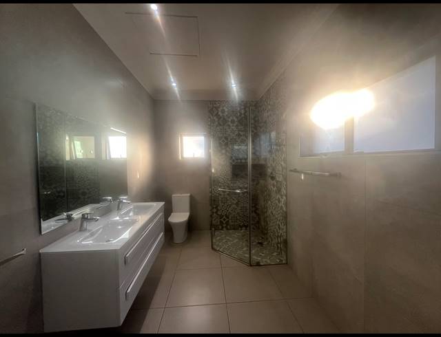 3 BEDROOM HOUSE TO LET IN NEW SALT ROCK CITY